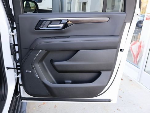 New 2025 Chevrolet Suburban Premier w/ Sun And Tow Package image 39