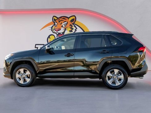 Used 2025 Toyota RAV4 XLE image 8