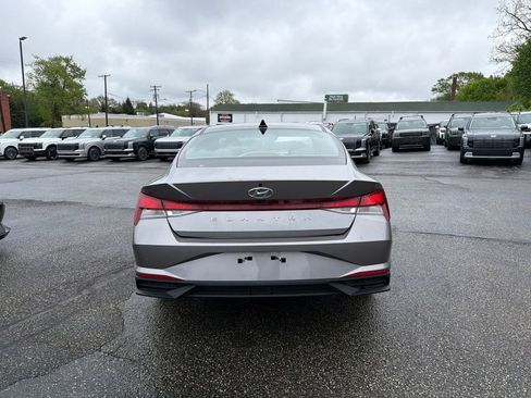 Certified 2023 Hyundai Elantra SE FWD image 6