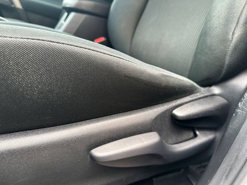 Used 2018 Toyota RAV4 LE image 4