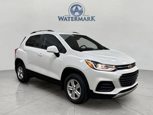 Used 2021 Chevrolet Trax LT w/ Premium Seat Package image 7