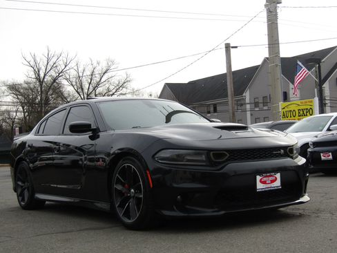 Used 2019 Dodge Charger Scat Pack image 1