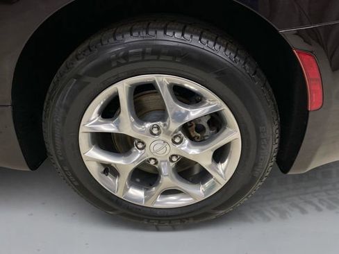 Used 2018 Chrysler Pacifica Limited FWD image 18