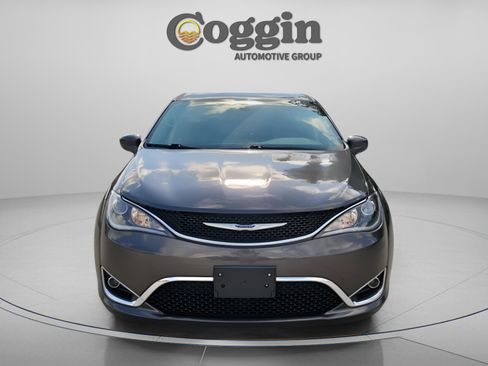 Used 2019 Chrysler Pacifica Touring Plus image 9