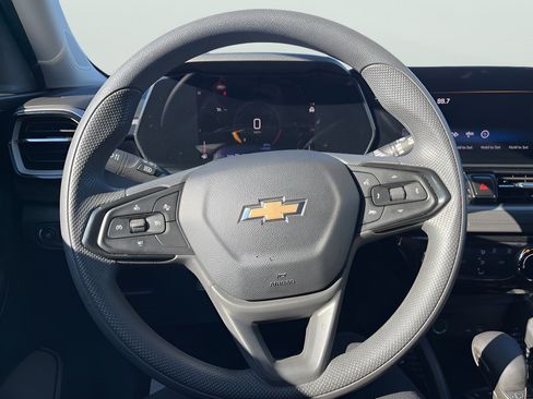 Used 2025 Chevrolet TrailBlazer LT AWD/4WD image 19