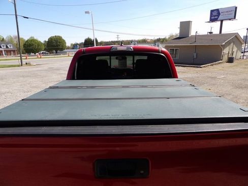 Used 2017 Toyota Tacoma TRD Sport w/ Premium & Technology Package image 8