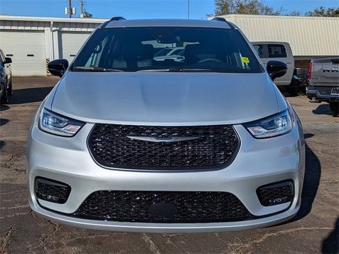 New 2026 Chrysler Pacifica Select image 9