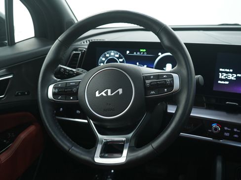 Used 2025 Kia Sportage SX image 17