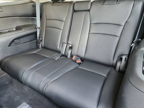 Used 2020 Honda Pilot Touring image 32