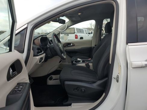 Used 2018 Chrysler Pacifica Touring Plus image 31