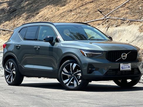New 2026 Volvo XC40 B5 Ultra AWD/4WD image 2