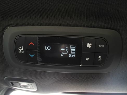 Used 2023 Chrysler Pacifica Limited w/ S Appearance Package FWD image 46