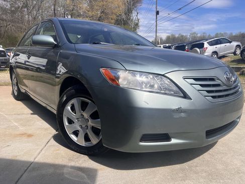 Used 2009 Toyota Camry SE image 1