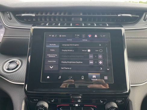 Used 2023 Jeep Grand Cherokee Altitude AWD/4WD image 11