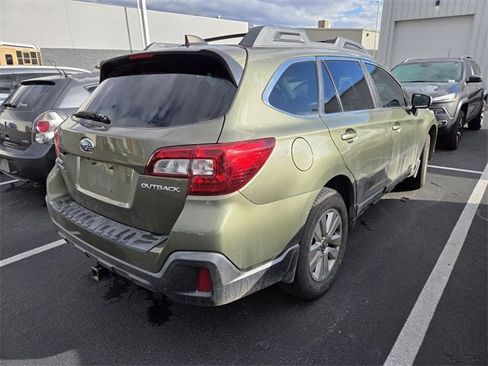 Used 2019 Subaru Outback 2.5i Premium image 3