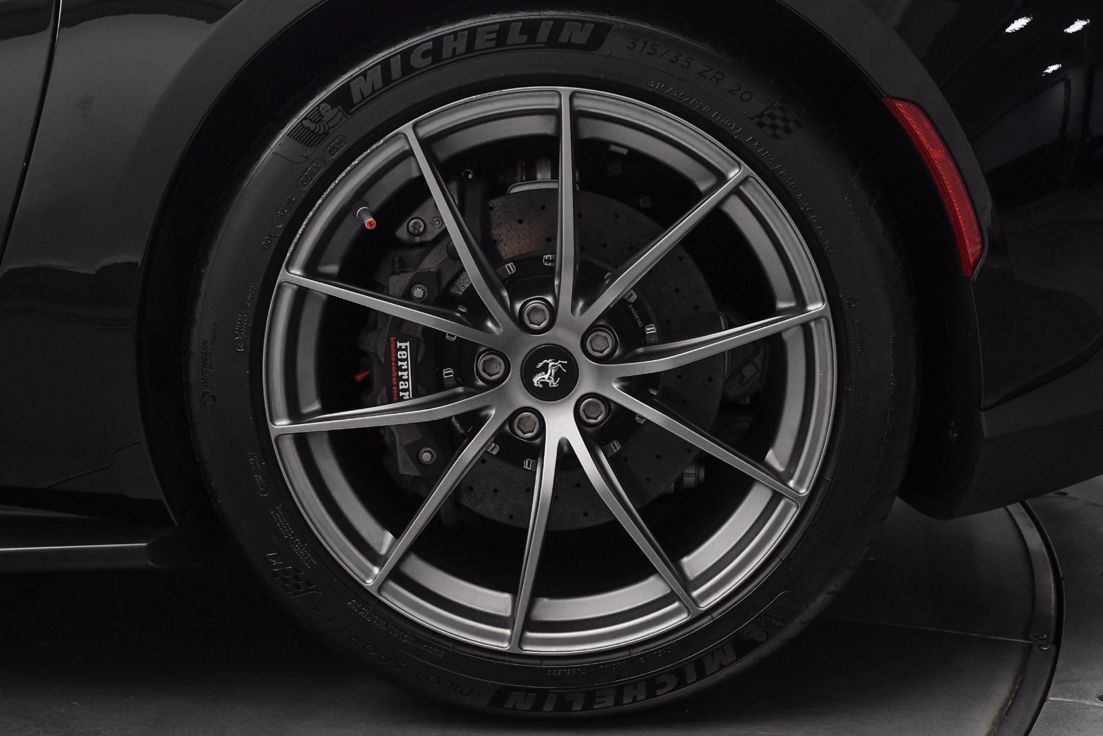 Used 2018 Ferrari 812 Superfast RWD image 47