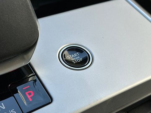 New 2025 Land Rover Range Rover SE image 28