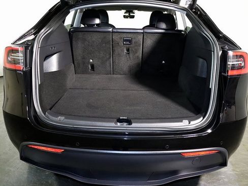 Used 2021 Tesla Model Y Long Range image 26