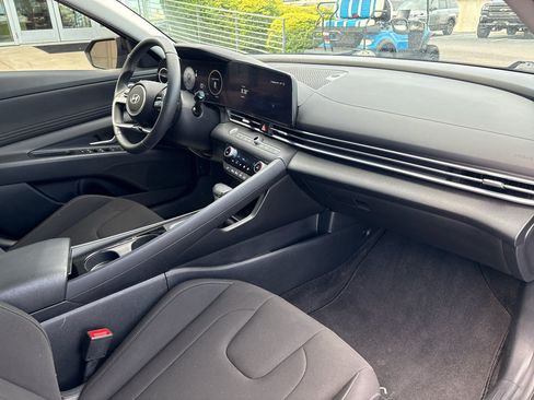 Used 2024 Hyundai Elantra SEL w/ Convenience Package FWD image 9