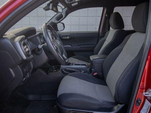 Used 2022 Toyota Tacoma TRD Off-Road image 13