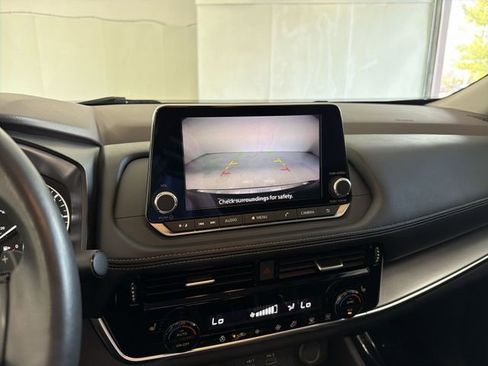 Used 2022 Nissan Rogue SV w/ SV Premium Package image 27