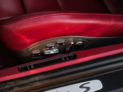 Used 2015 Porsche 911 Turbo S image 33