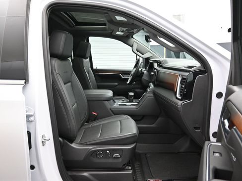 Used 2024 GMC Sierra 1500 Denali w/ Denali Reserve Package AWD/4WD image 13