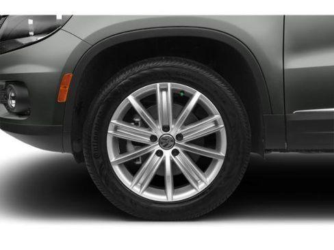 Used 2015 Volkswagen Tiguan SE image 12