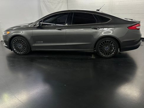 Used 2017 Ford Fusion Titanium image 2