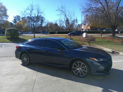 Used 2019 Toyota Avalon Touring image 14