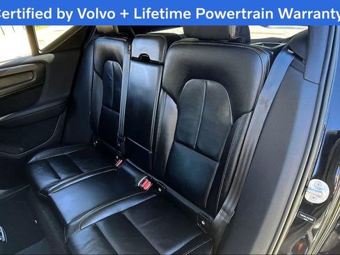 Used 2023 Volvo XC40 B4 Plus image 34