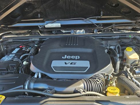 Used 2015 Jeep Wrangler Unlimited Sport w/ Power Convenience Group AWD/4WD image 37