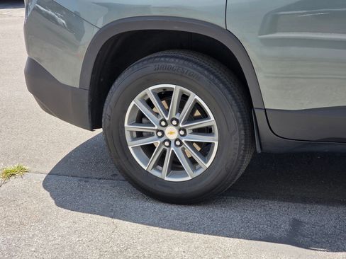 Used 2023 Chevrolet Traverse LT FWD image 7