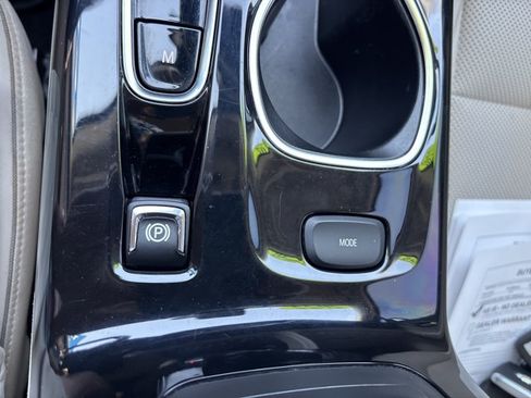 Used 2022 Buick Envision Essence w/ Technology Package I FWD image 37