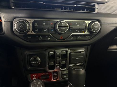 Used 2025 Jeep Gladiator Rubicon image 20