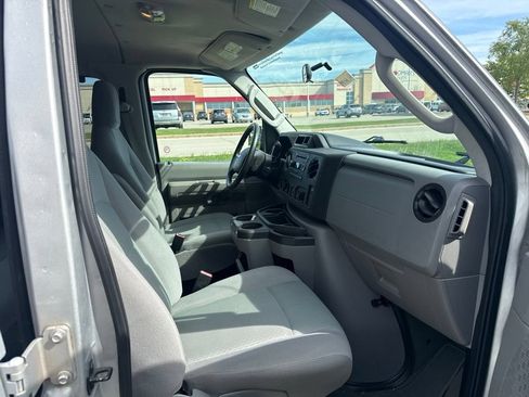 Used 2010 Ford E-350 and Econoline 350 XLT RWD image 10
