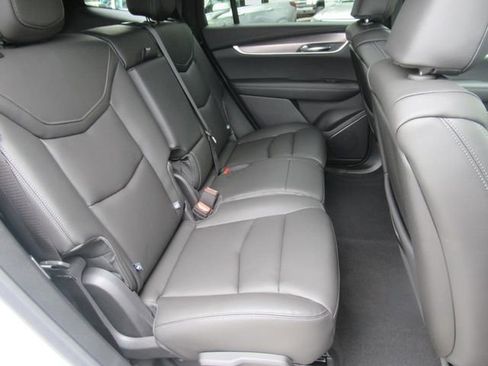 New 2025 Cadillac XT6 Luxury image 30