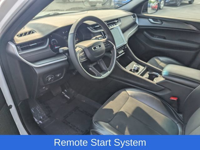 Used 2025 Jeep Grand Cherokee Altitude AWD/4WD image 15