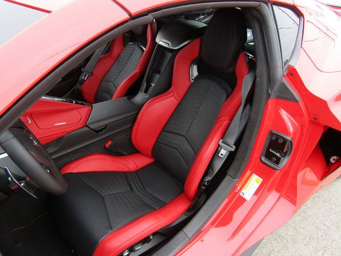 Used 2024 Chevrolet Corvette Stingray Premium Cpe w/ Z51 Performance Package RWD image 7