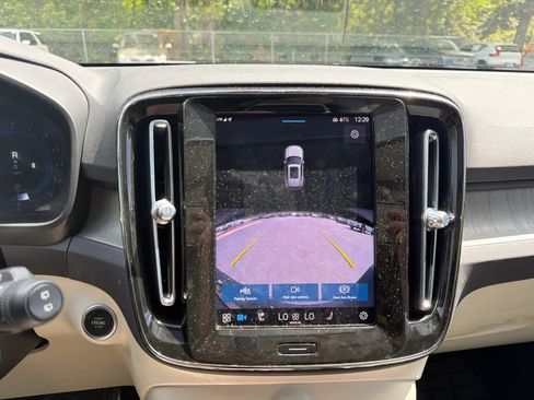 Used 2023 Volvo XC40 B5 Plus w/ Protection Package Premier image 29