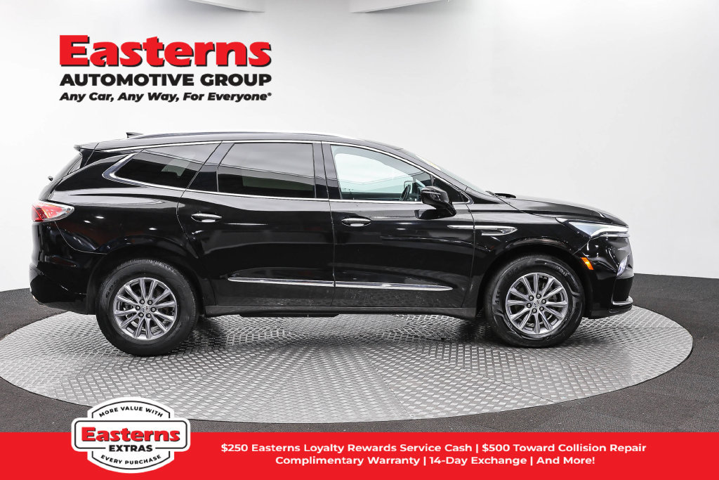 Used 2023 Buick Enclave Essence AWD/4WD image 5