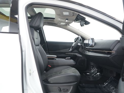 Used 2024 Nissan Ariya AWD image 12