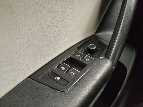 Used 2021 Volkswagen Tiguan SEL AWD/4WD image 27