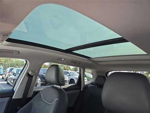 Used 2024 Volkswagen Taos SE w/ Panoramic Sunroof Package AWD/4WD image 26