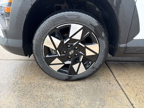 Certified 2025 Hyundai Kona SEL AWD/4WD image 11