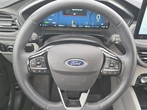 Certified 2025 Ford Escape SE w/ PHEV Premium Package FWD image 15