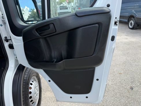 Used 2024 RAM ProMaster 2500 w/ Convenience Group FWD image 15