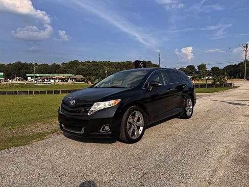 Used 2015 Toyota Venza XLE AWD/4WD image 1