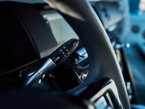 Used 2022 Rolls-Royce Cullinan Black Badge w/ Dark Exterior Package image 61