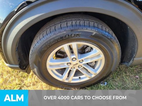 Used 2024 Ford Explorer XLT image 3